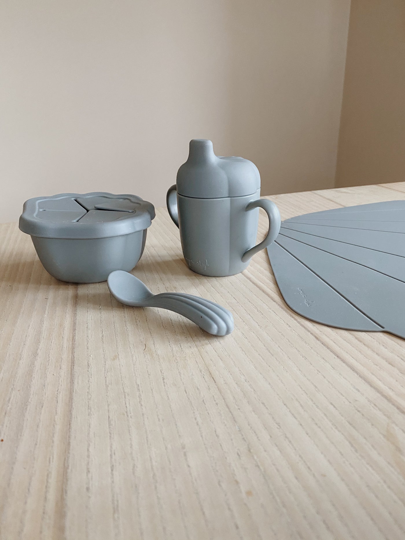 Konges Slojd Silicone Clam Dinner Set Light Blue